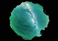 Photographer captures ghostly ripples over Colorado night sky. ‘It is rare to see it directly overhead and moving like that’ (photo)