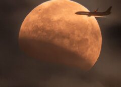 APOD: 2026 September 1 – A Plane Lunar Eclipse